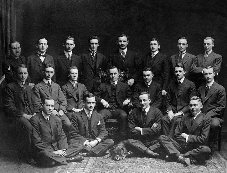 Jurister, av något slag, från Canada. Föreningen Phi Delta Phi fotograferade 1914 på Osgoode Inn